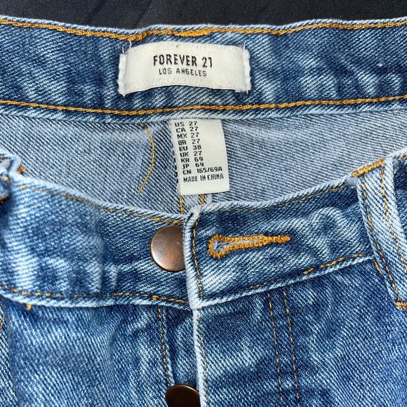 Forever 21 90s mom shorts - Picture 2 of 5